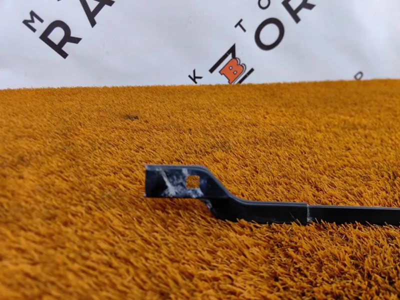 поводок стеклоочистителя