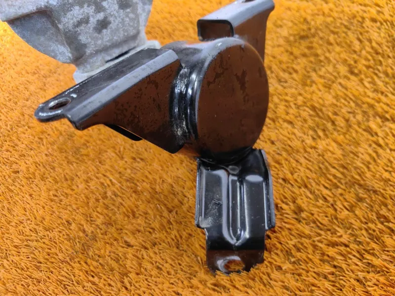 Подушка двигателя