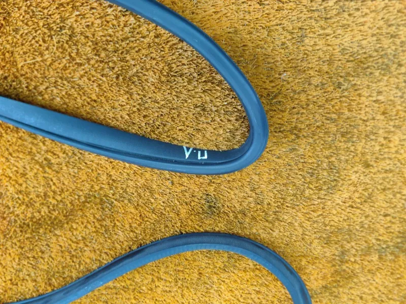 Уплотнитель проема двери