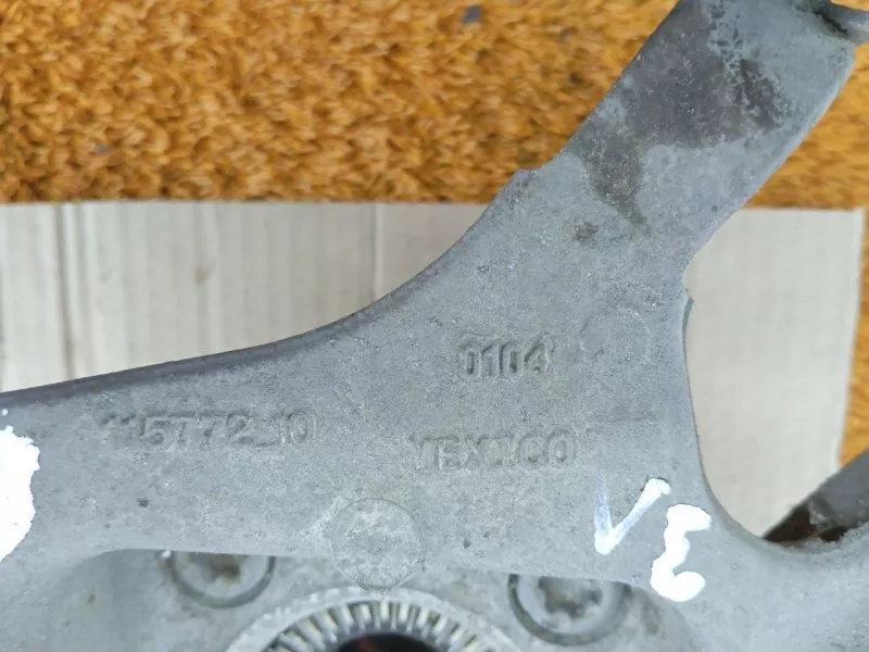 Кулак поворотный