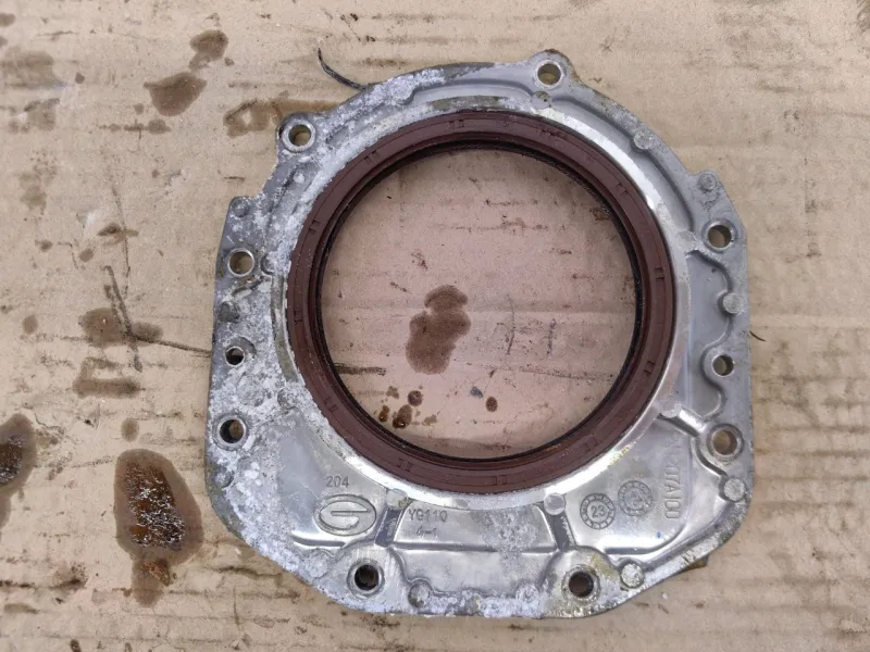 Крышка коленвала