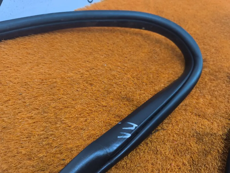 Уплотнитель проема двери