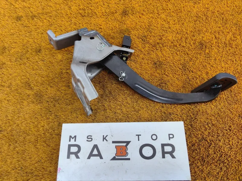 Педаль тормоза