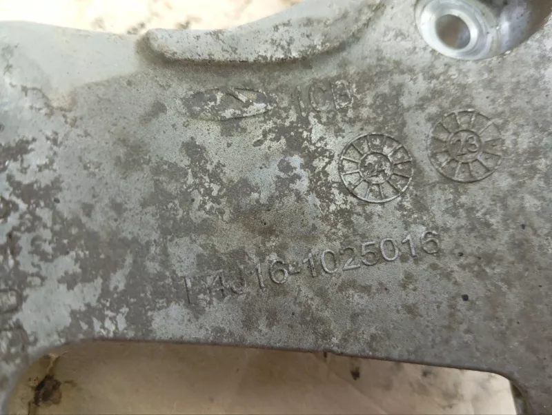 Кронштейн компрессора кондиционера