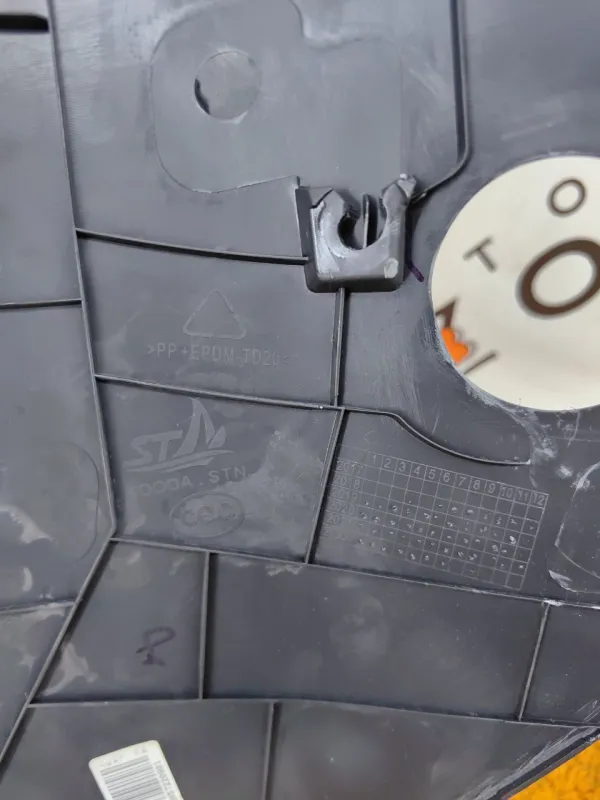 Накладка на стойку кузова