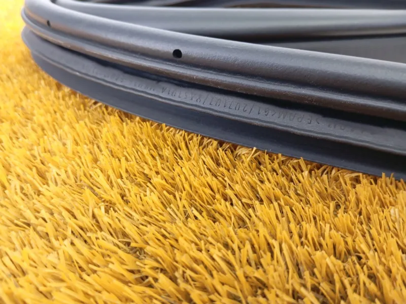 Уплотнитель проема двери