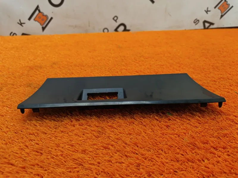 Накладка в салоне