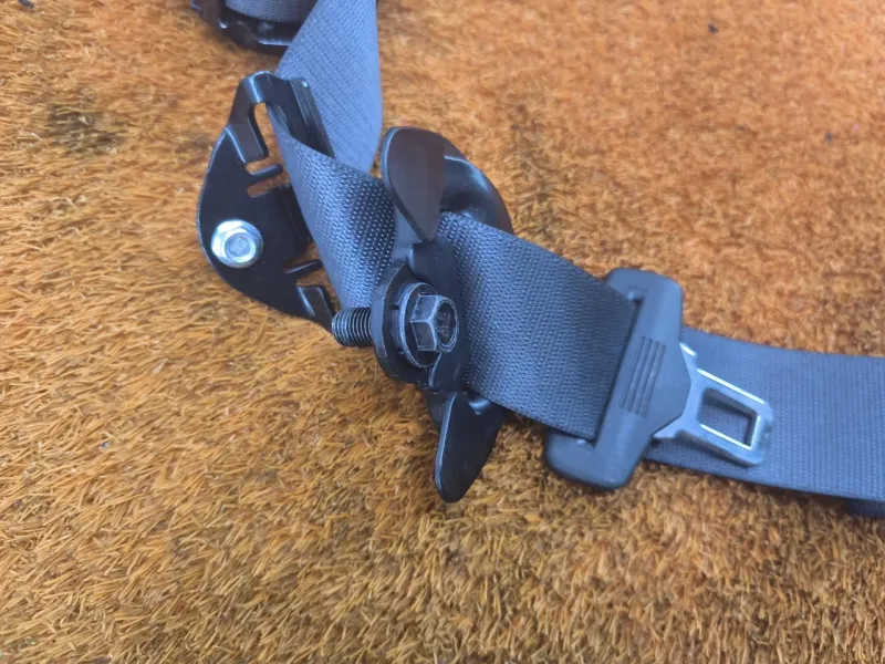 Ремень безопасности