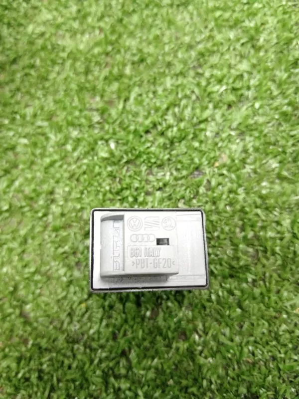 Кнопка стеклоподъемника