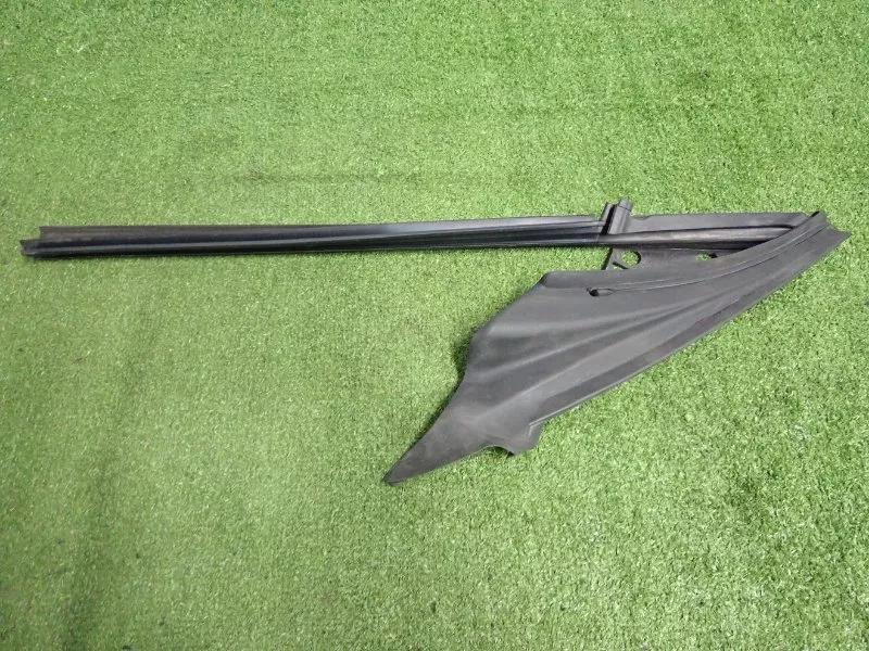 Уплотнительная резинка боковой двери