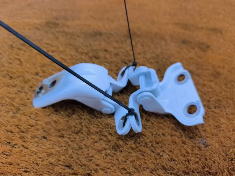 Петля двери