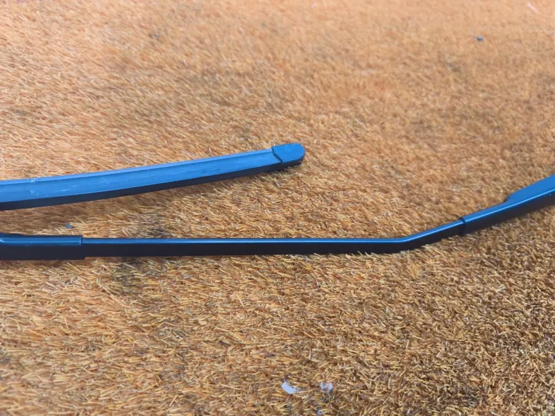 поводок стеклоочистителя