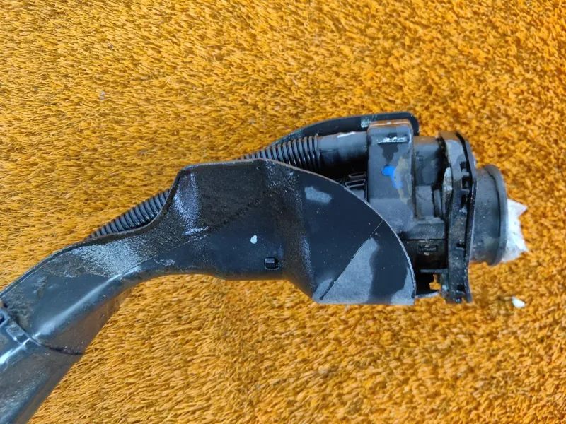 Горловина топливного бака