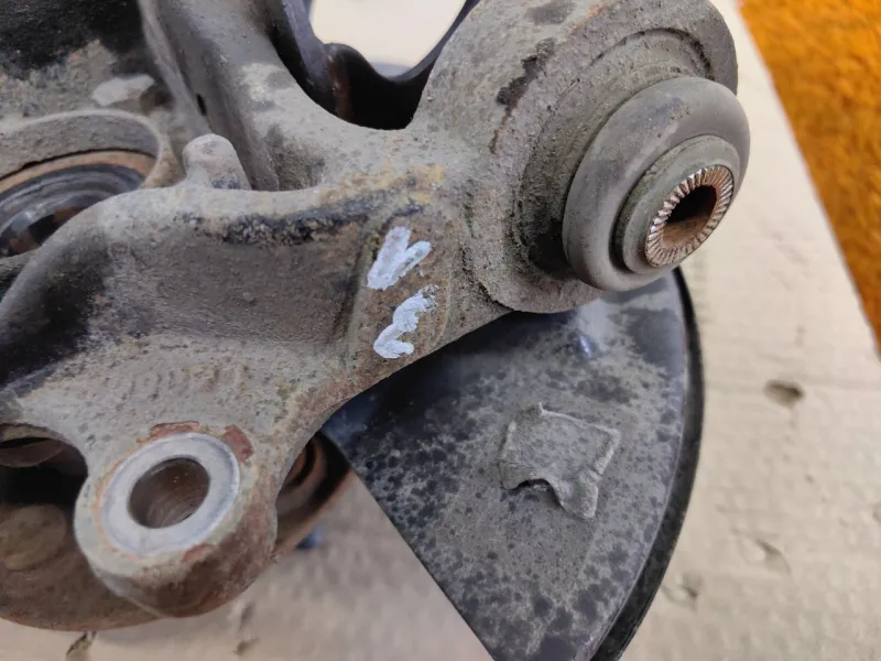 Кулак поворотный