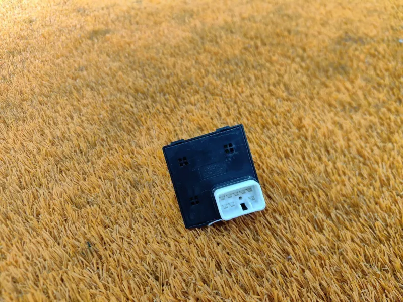 Кнопка стеклоподъемника