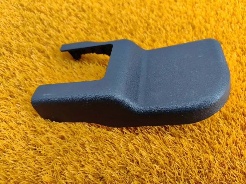 Заглушка крепления сиденья