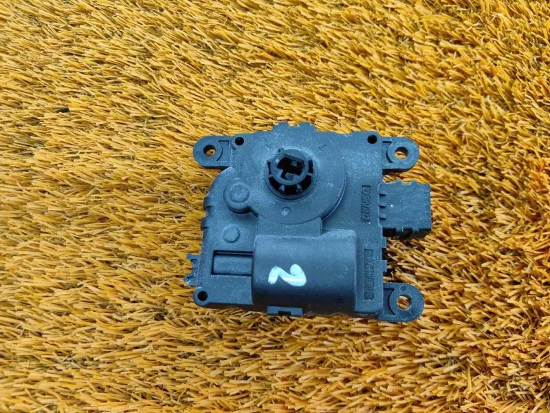 Сервопривод заслонок печки