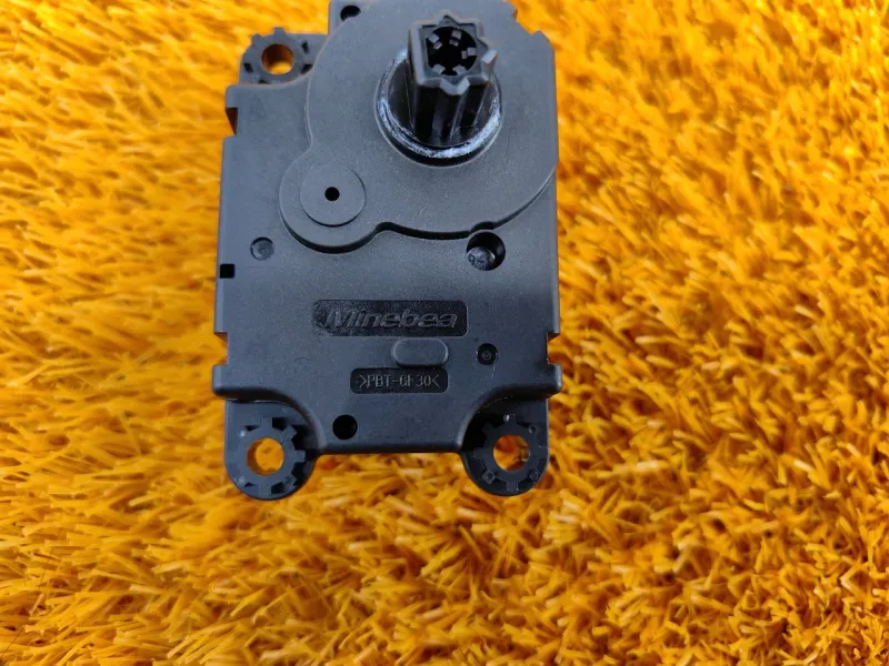 Моторчик заслонки печки