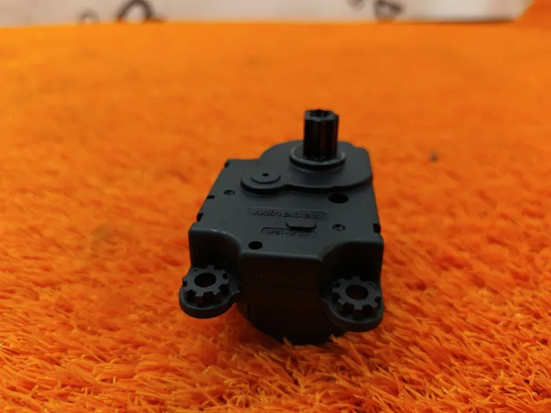 Моторчик заслонки печки