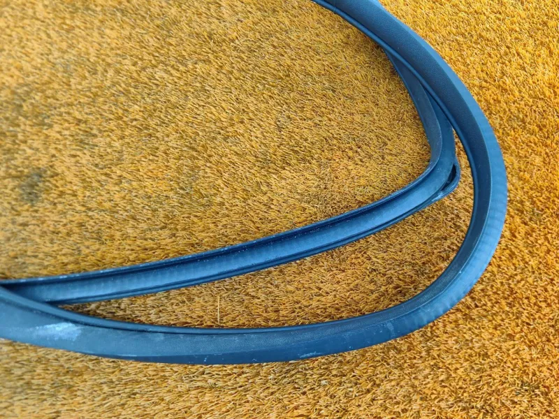 Уплотнитель проема двери