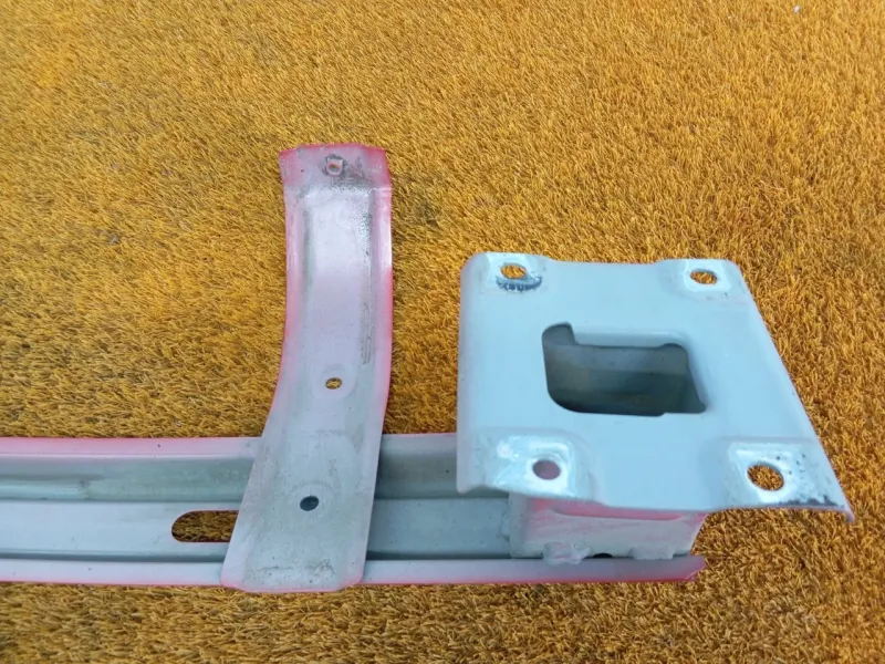 Усилитель бампера