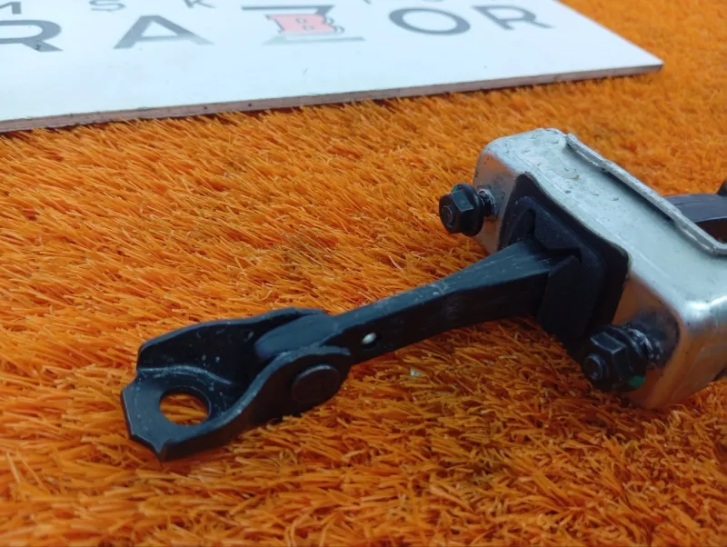 Ограничитель двери