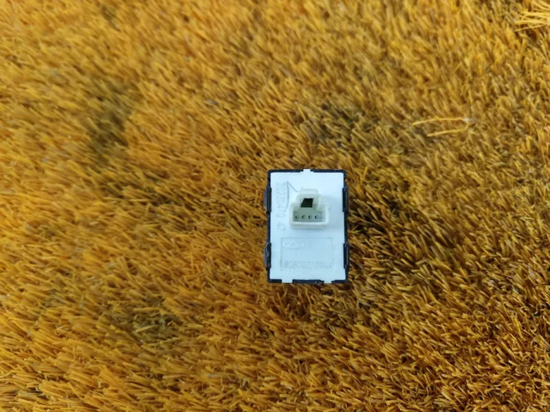 Кнопка стеклоподъемника