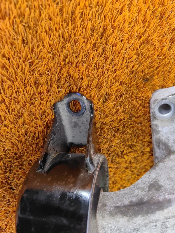 Подушка двигателя