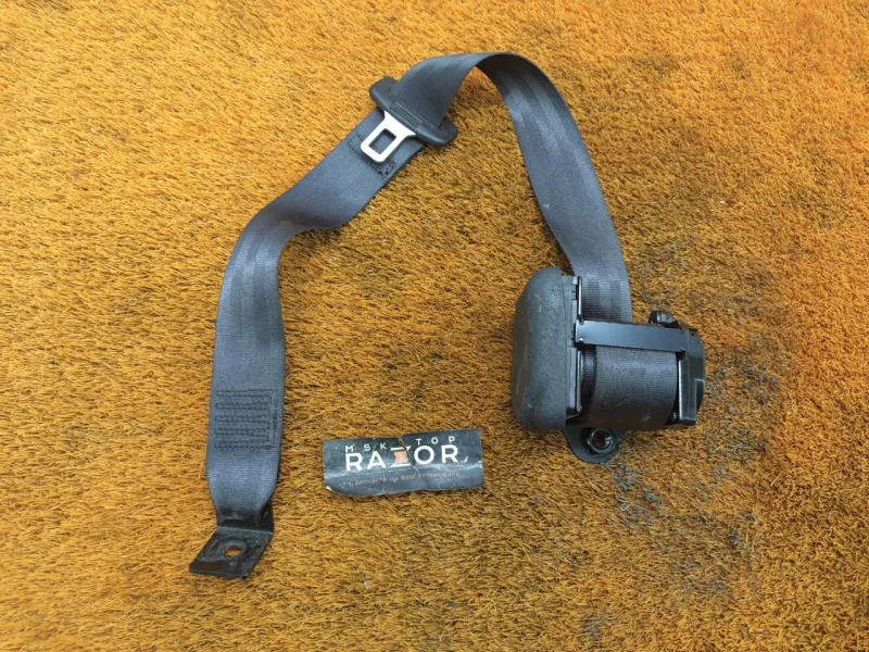 Ремень безопасности