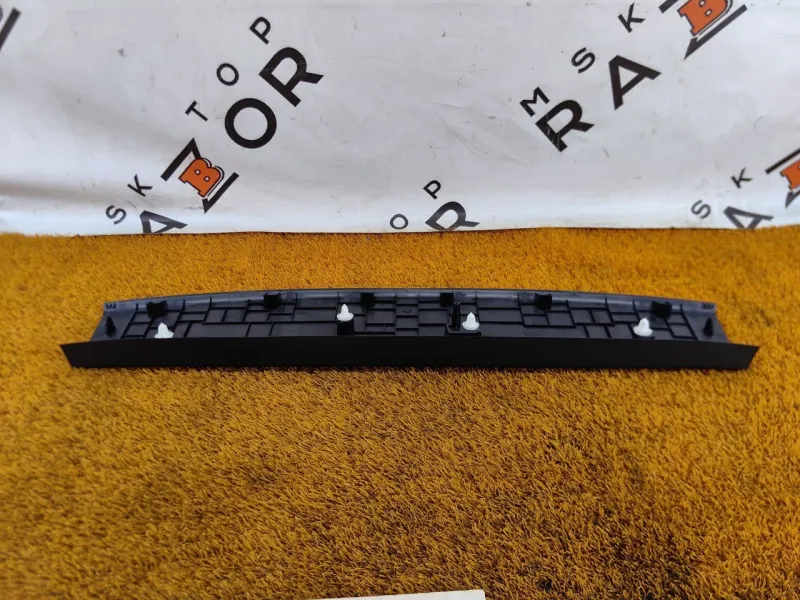 Накладка крышки багажника