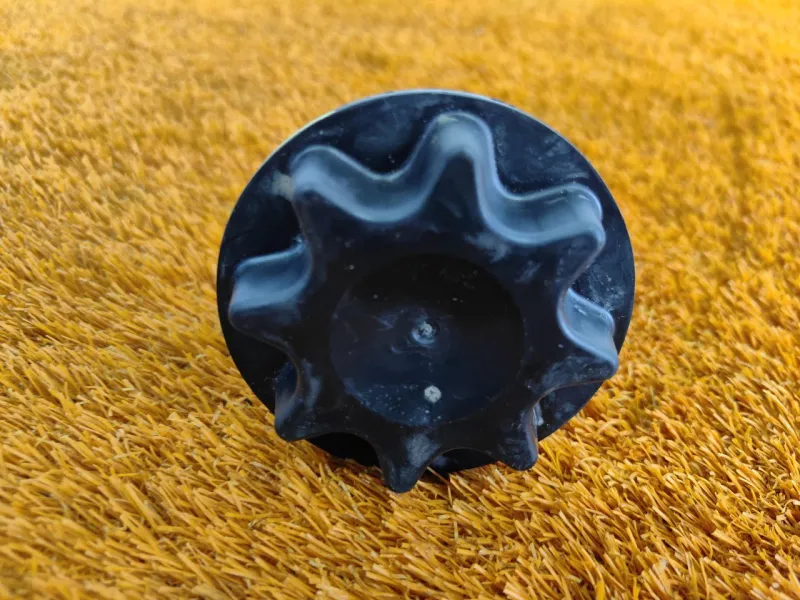 Болт крепления запасного колеса