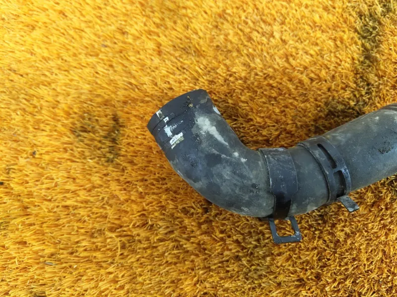 Патрубок радиатора