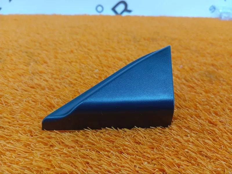 Уголок двери