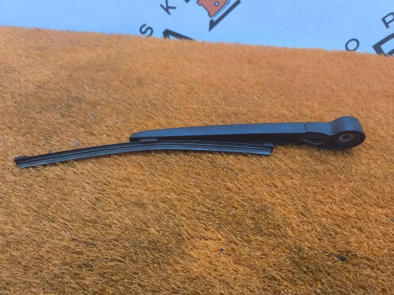 поводок стеклоочистителя