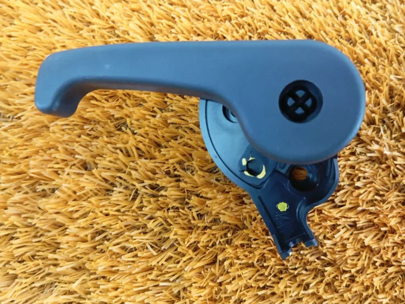 Ручка открывания капота