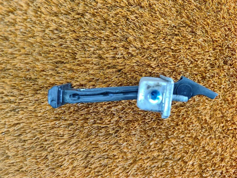 Ограничитель двери