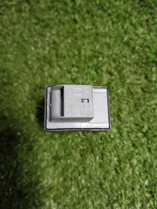 Кнопка стеклоподъемника