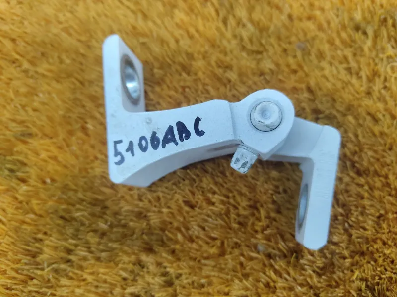 Петля двери