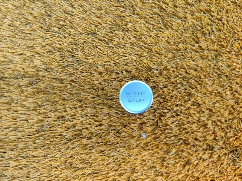 Кнопка запуска двигателя