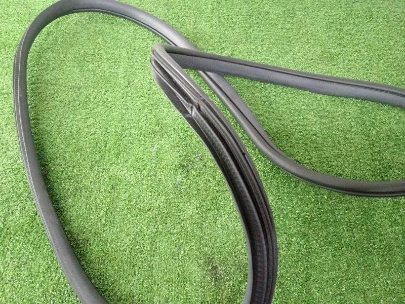 Уплотнитель проема двери