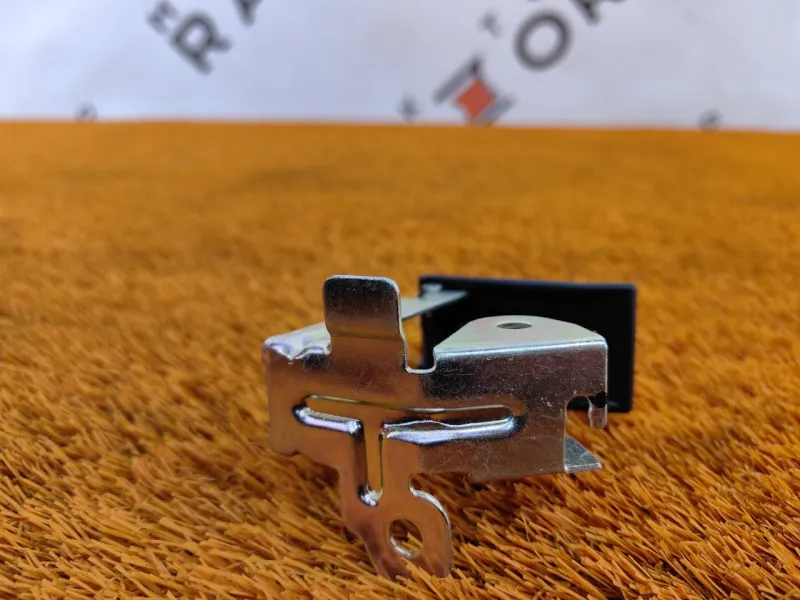 Ручка открывания капота