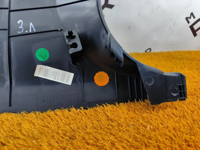 Обшивка центральной стойки