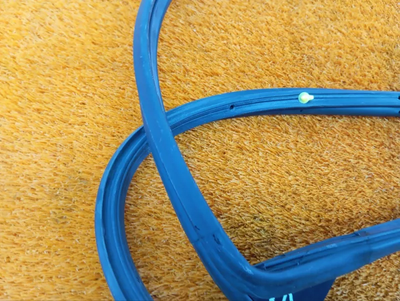 Уплотнитель двери