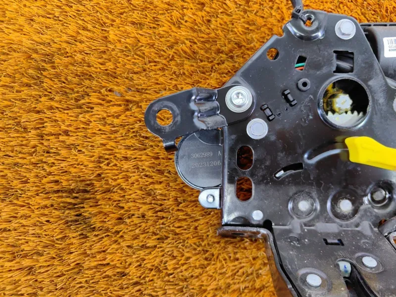 Замок багажника