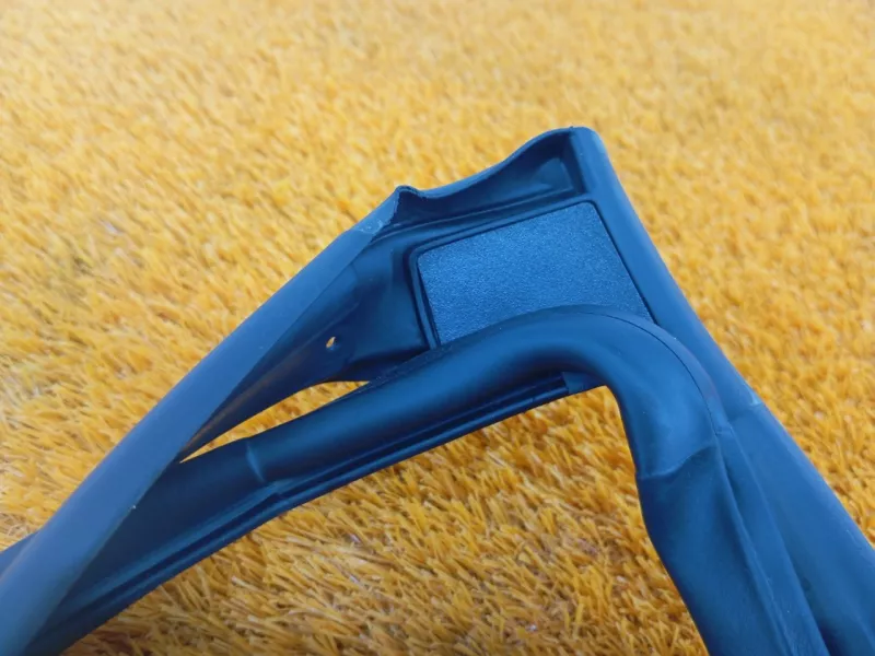 Уплотнитель двери