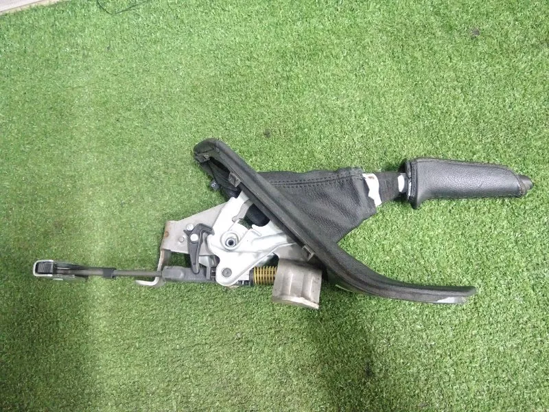 Рычаг стояночного тормоза