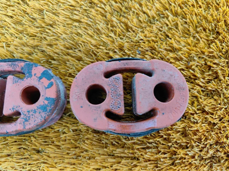 Крепление глушителя