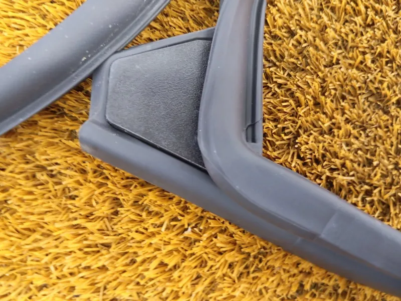 Уплотнитель двери