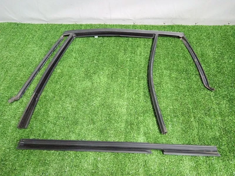 Уплотнитель стекла двери