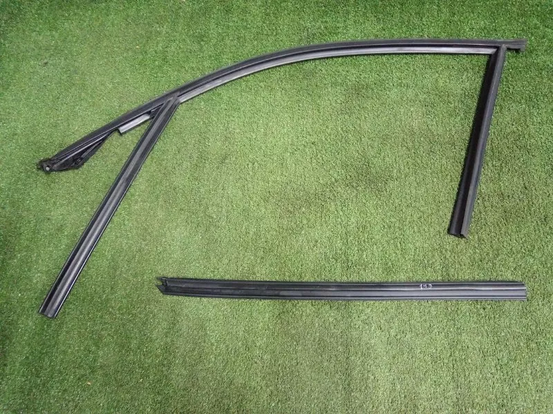 Уплотнитель стекла двери